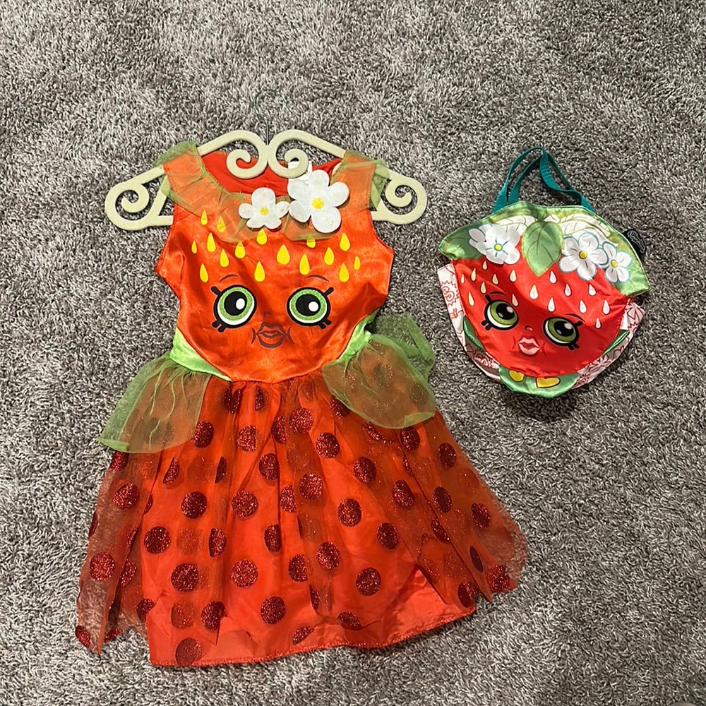 Shopkin Strawberry Dress, Headpiece & Purse - SUPER CUTE💕- Size 4-6 Little girl